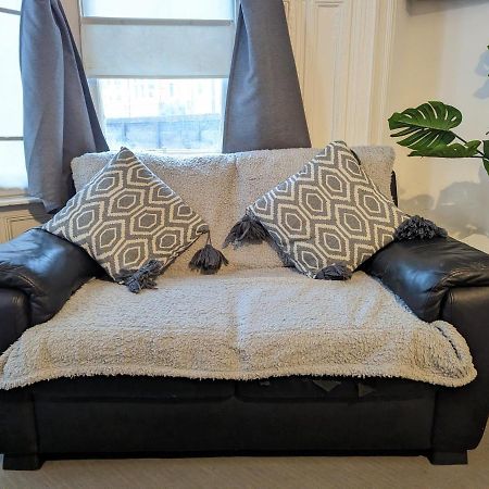 1 Bedroom Studio In A Supurb Area Of Кардиф Екстериор снимка