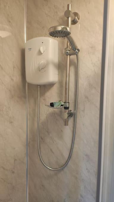 1 Bedroom Studio In A Supurb Area Of Кардиф Екстериор снимка