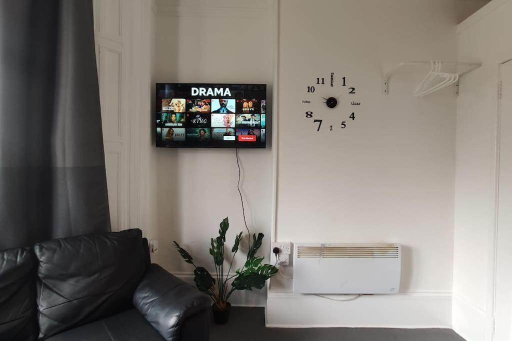 1 Bedroom Studio In A Supurb Area Of Кардиф Екстериор снимка