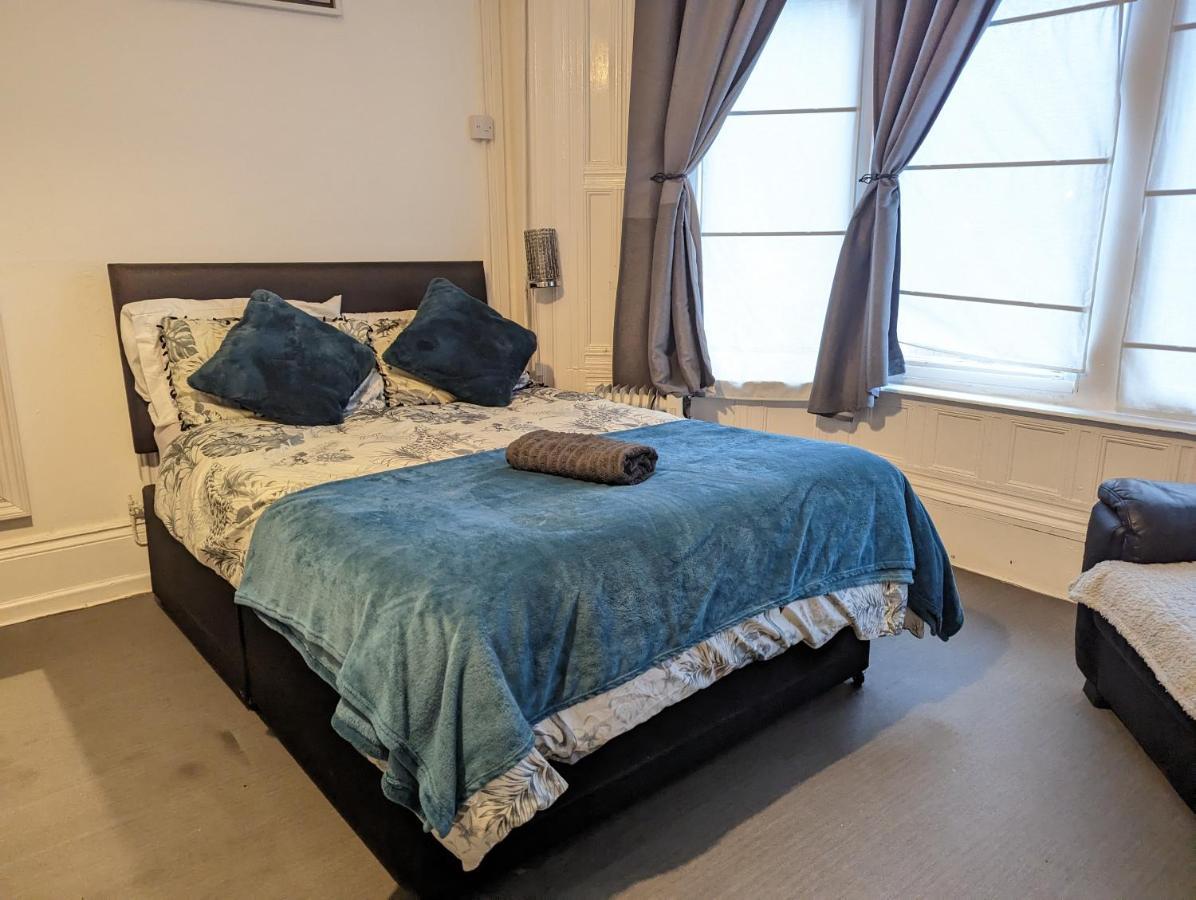 1 Bedroom Studio In A Supurb Area Of Кардиф Екстериор снимка