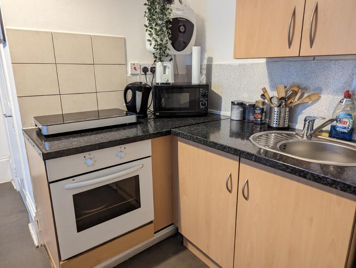 1 Bedroom Studio In A Supurb Area Of Кардиф Екстериор снимка