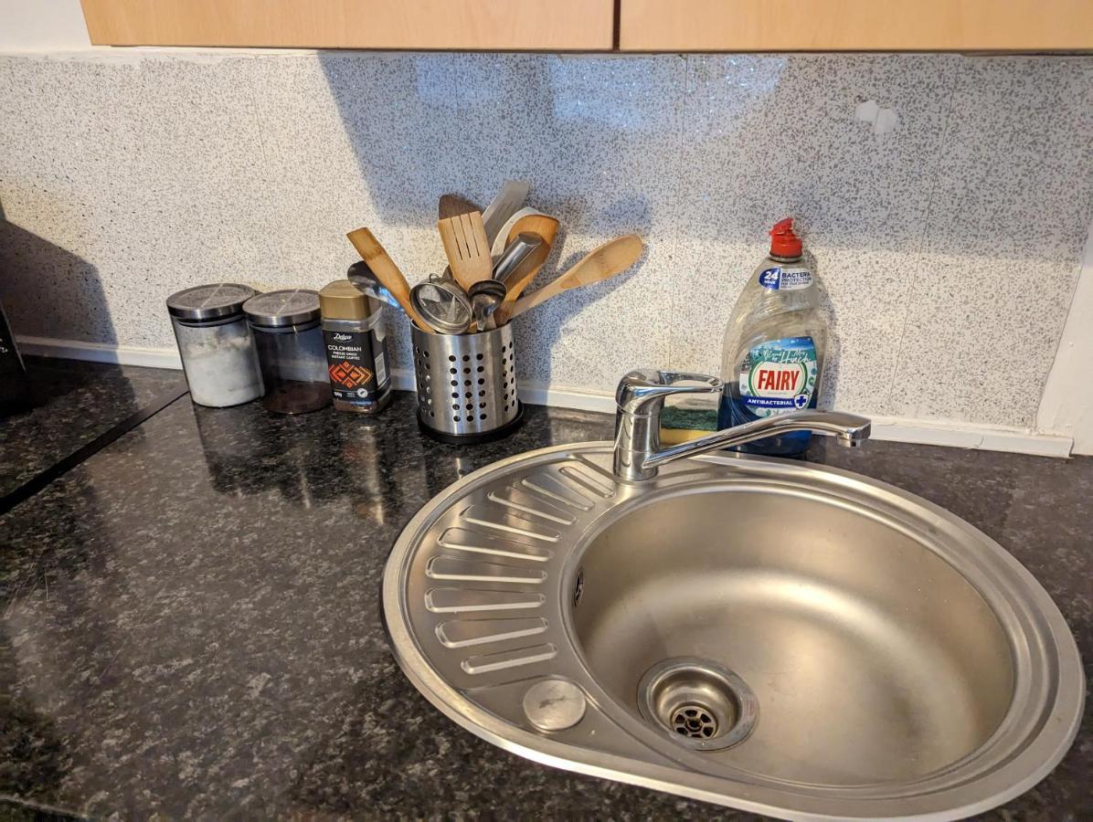 1 Bedroom Studio In A Supurb Area Of Кардиф Екстериор снимка