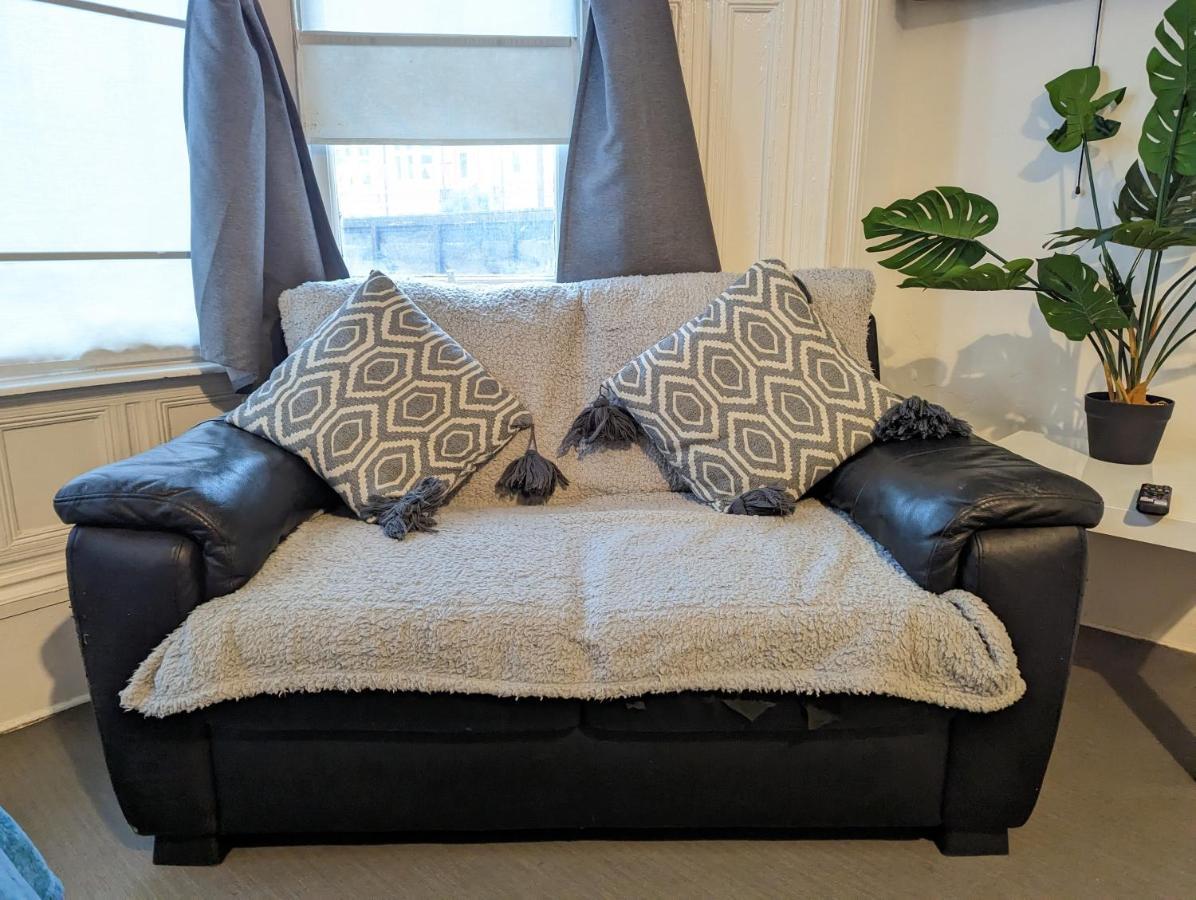1 Bedroom Studio In A Supurb Area Of Кардиф Екстериор снимка